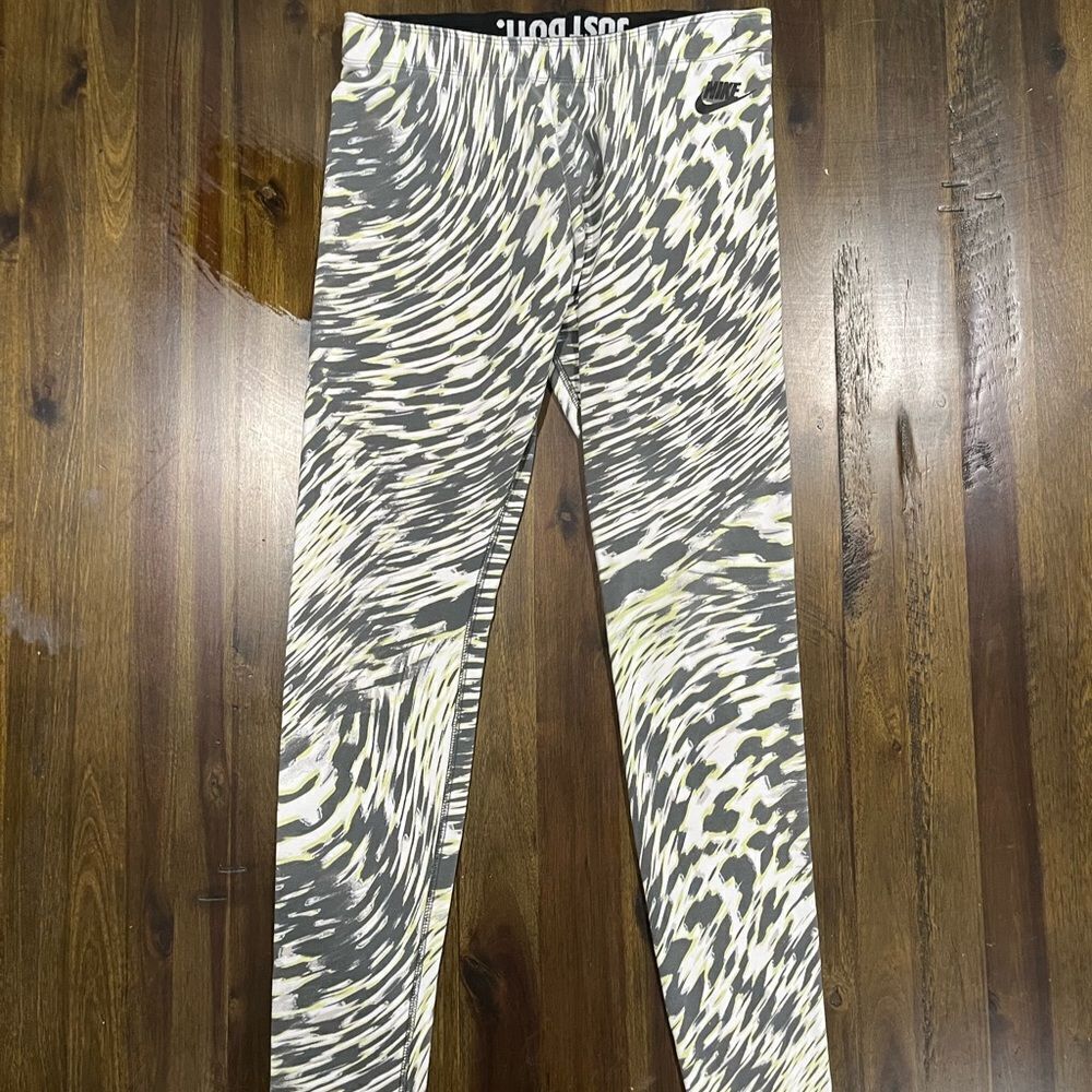Nike Womens Leg-A-See Windblur Leggings Black White Abstract Mid Rise
